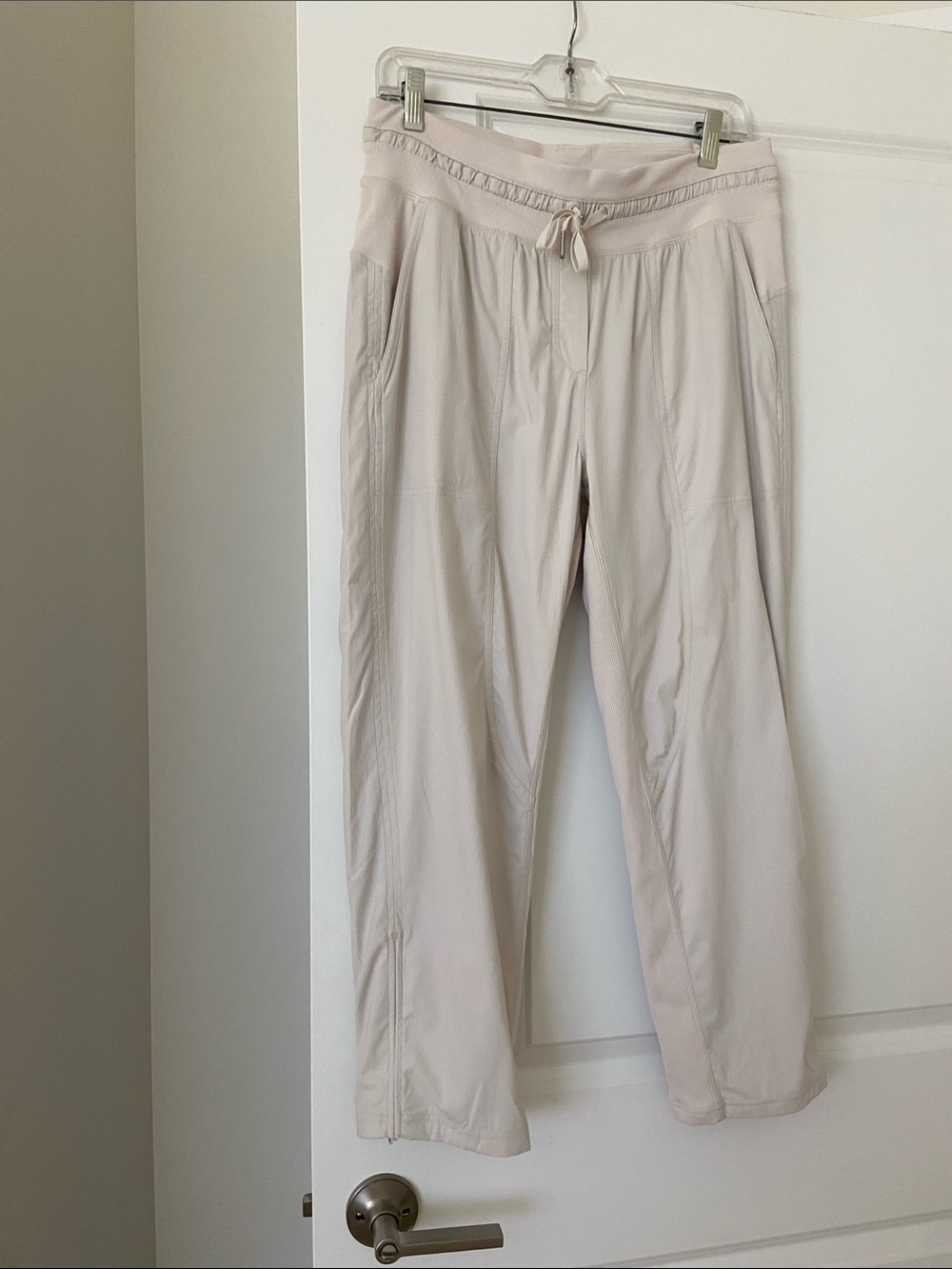 Lululemon off white dance crop